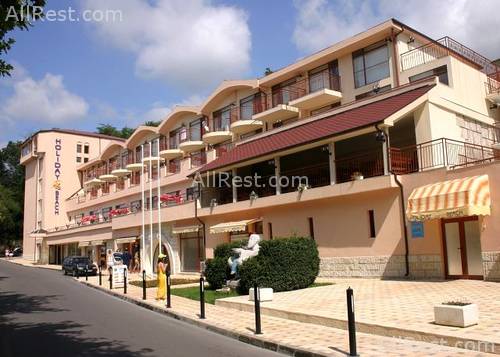 Holiday Beach Hotel 
